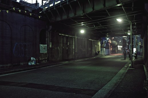 really-japan-photo_-underneath-the-bridge really-japan-photo_-underneath-the-bridge